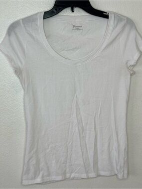 Basics White Scoop Neck Tee by No Boundaries